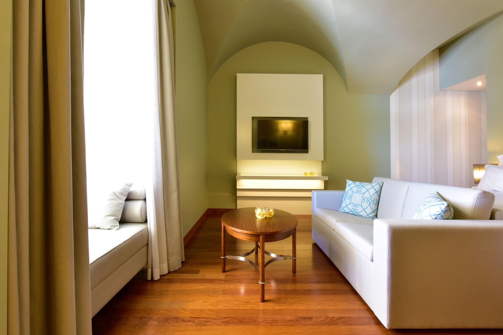 De - Small Luxury Of The World Lissabon