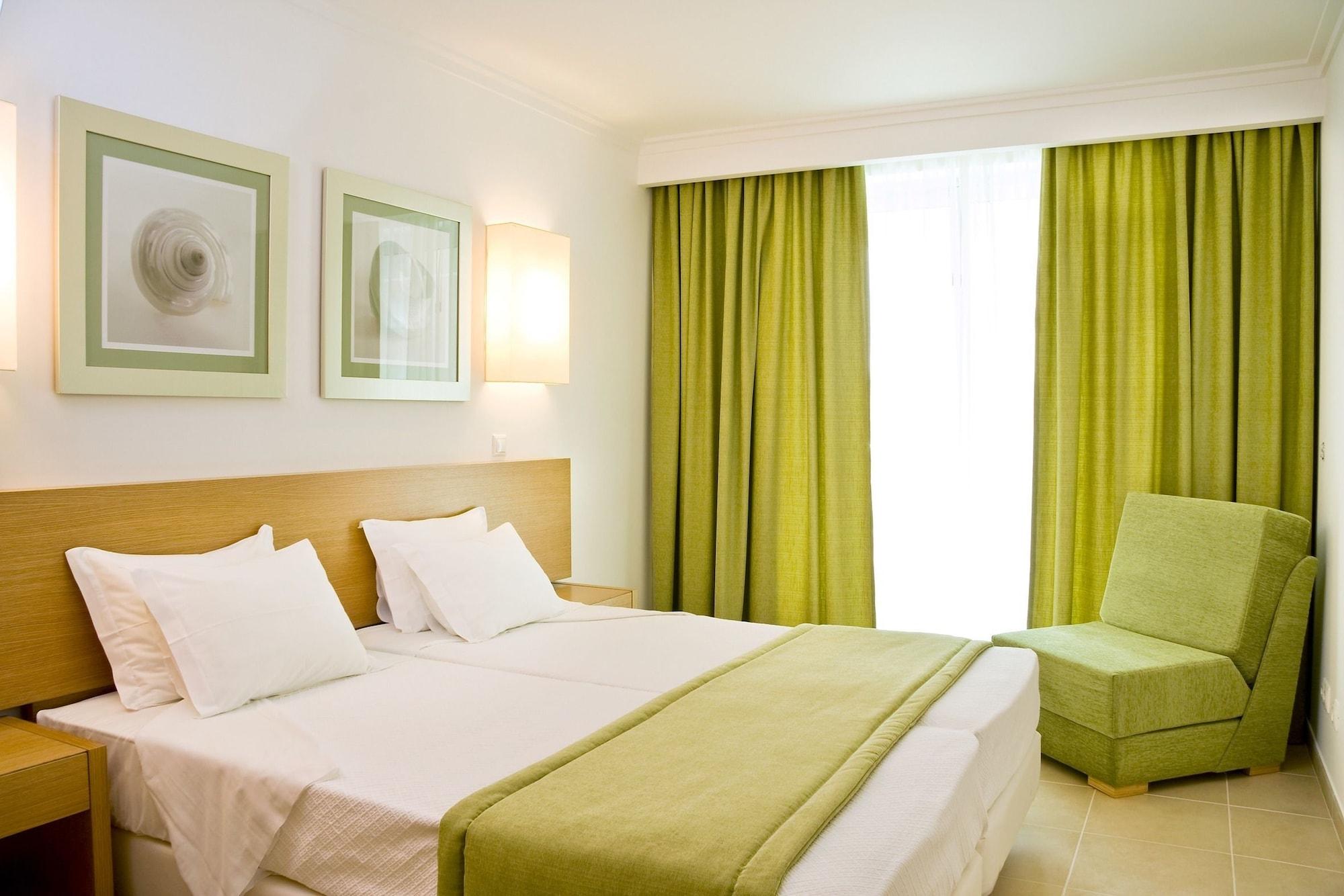 Hotel & 4*