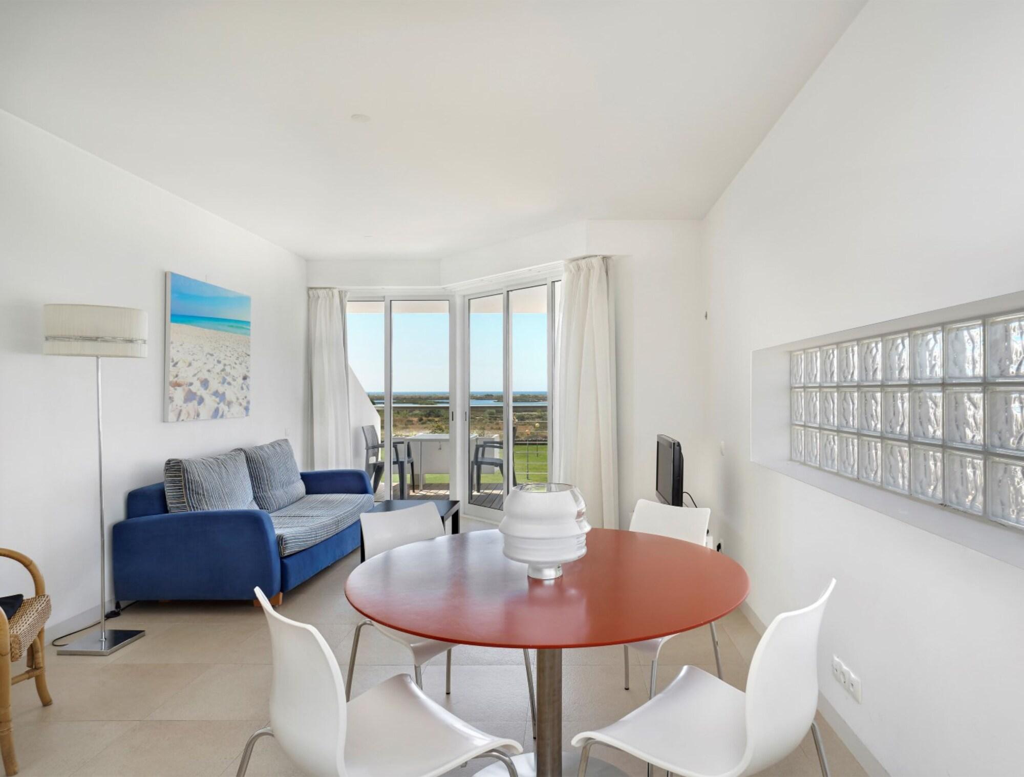 Golden Club Aparthotel 2*