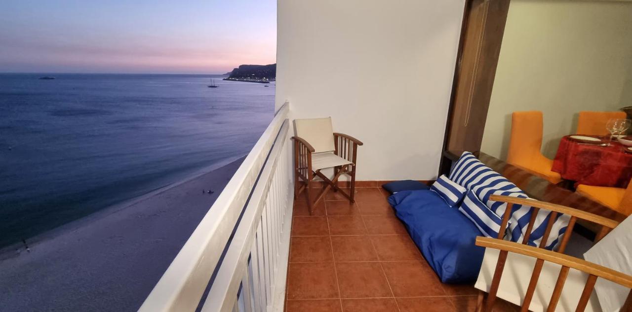 Sun&sea - Beachfront Apartment! Apartment