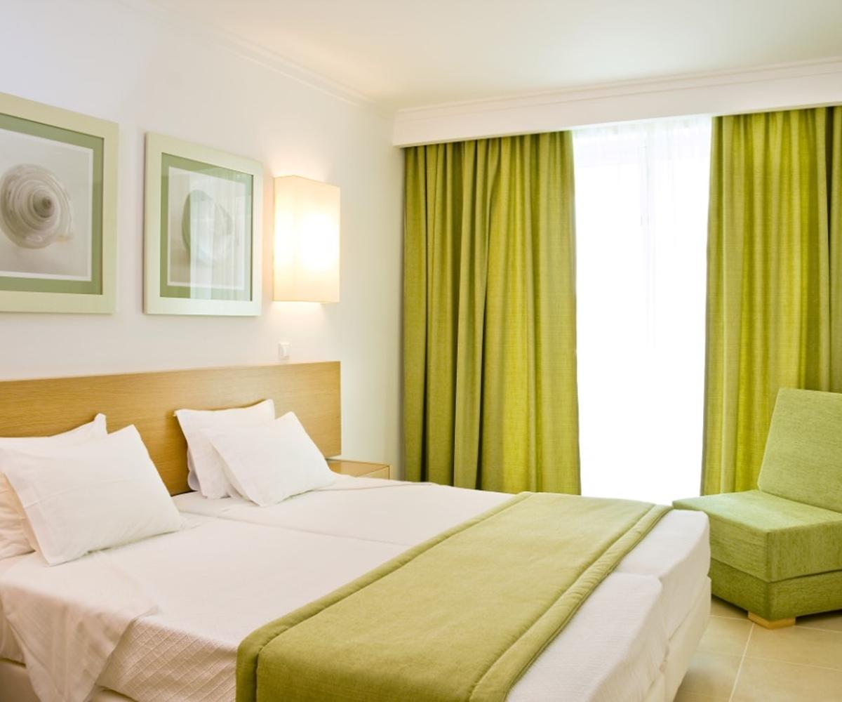 Hotel &