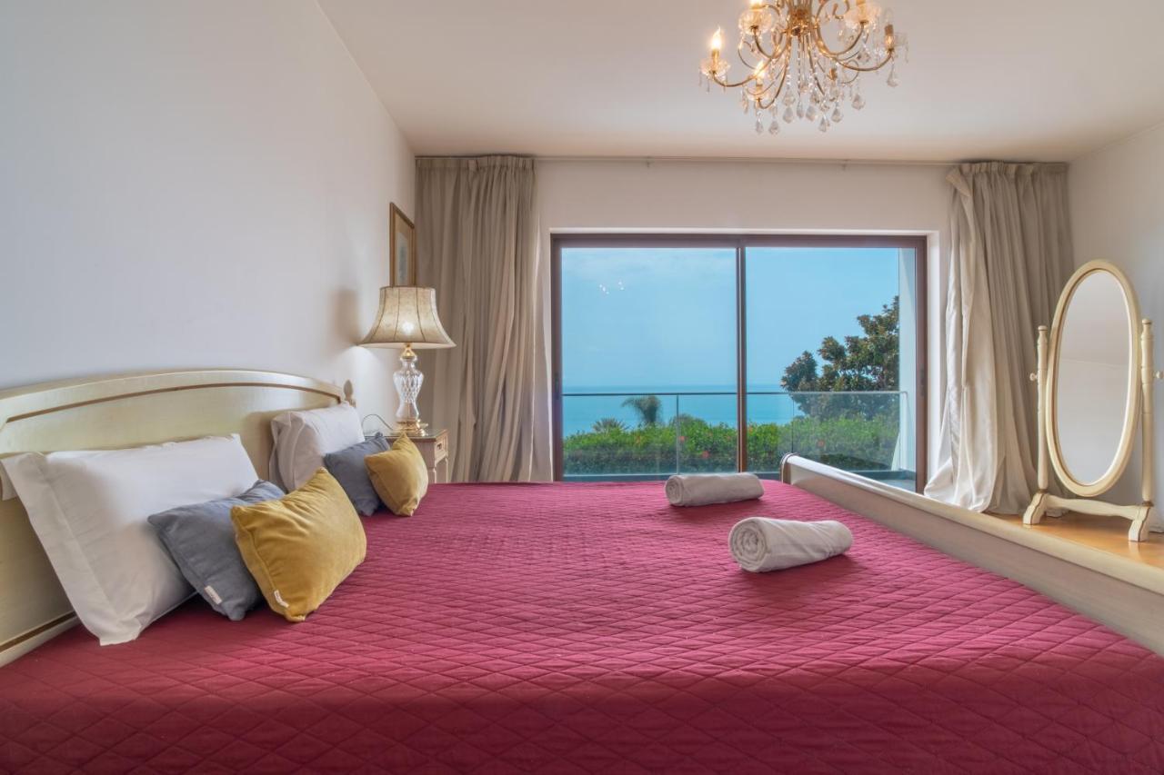 Star With Private Heated Pool In Villa Funchal (Madeira)