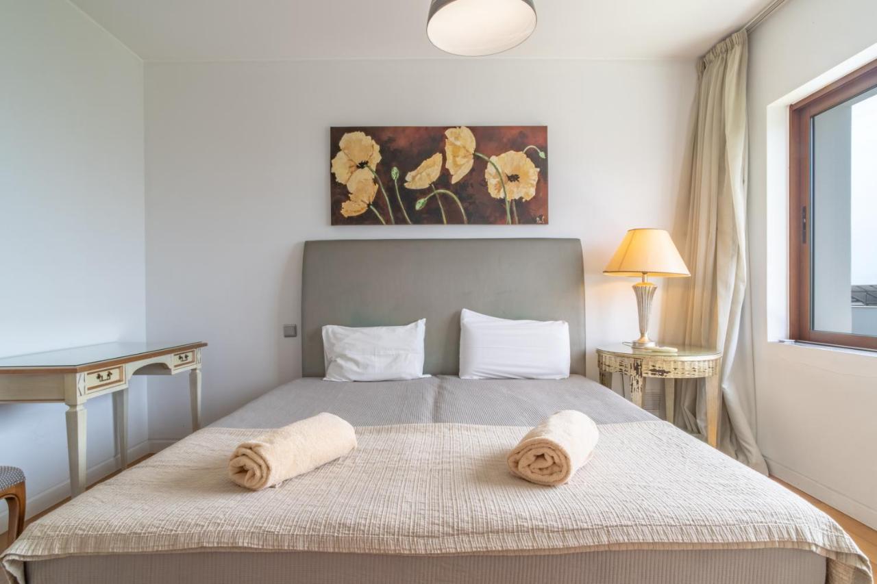 Star With Private Heated Pool In Villa *