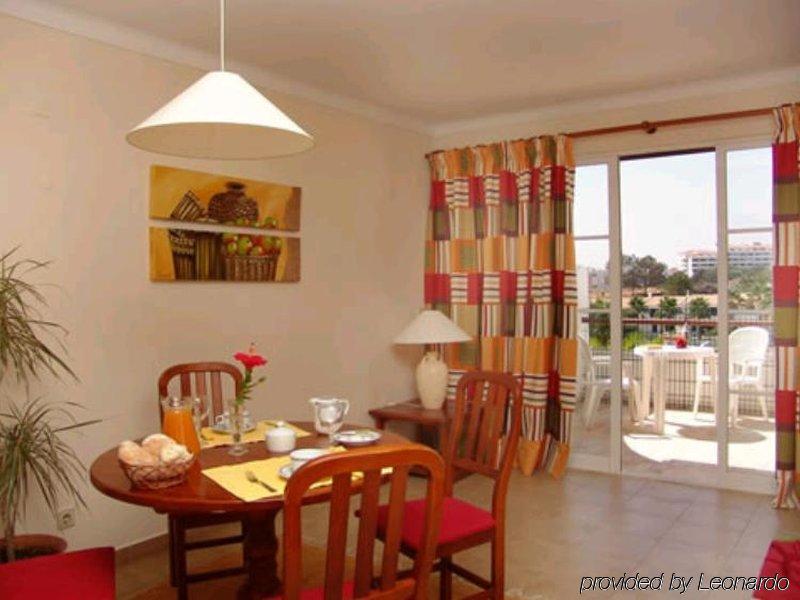 Pelican Aparthotel 4*
