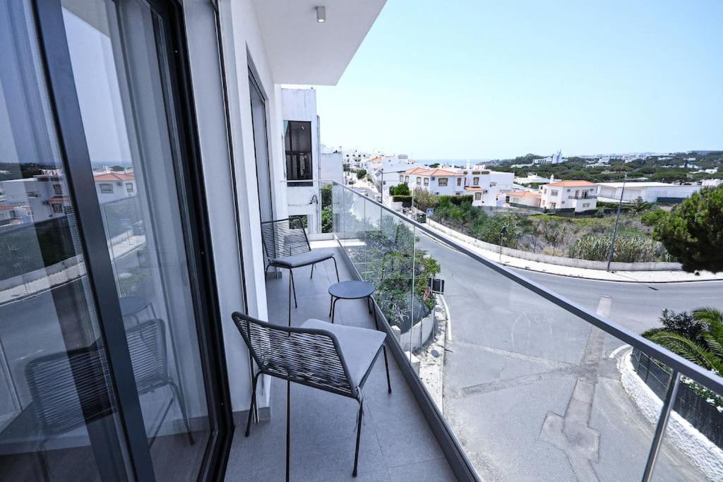 3 Bedroom Apartment, Olhos De Agua At20 Apartment