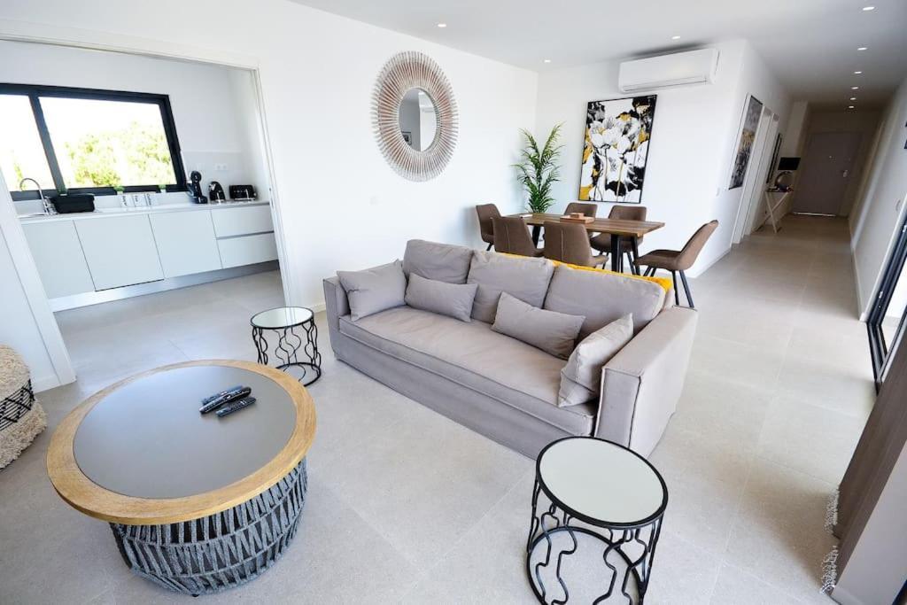 3 Bedroom Apartment, Olhos De Agua At20 Apartment *