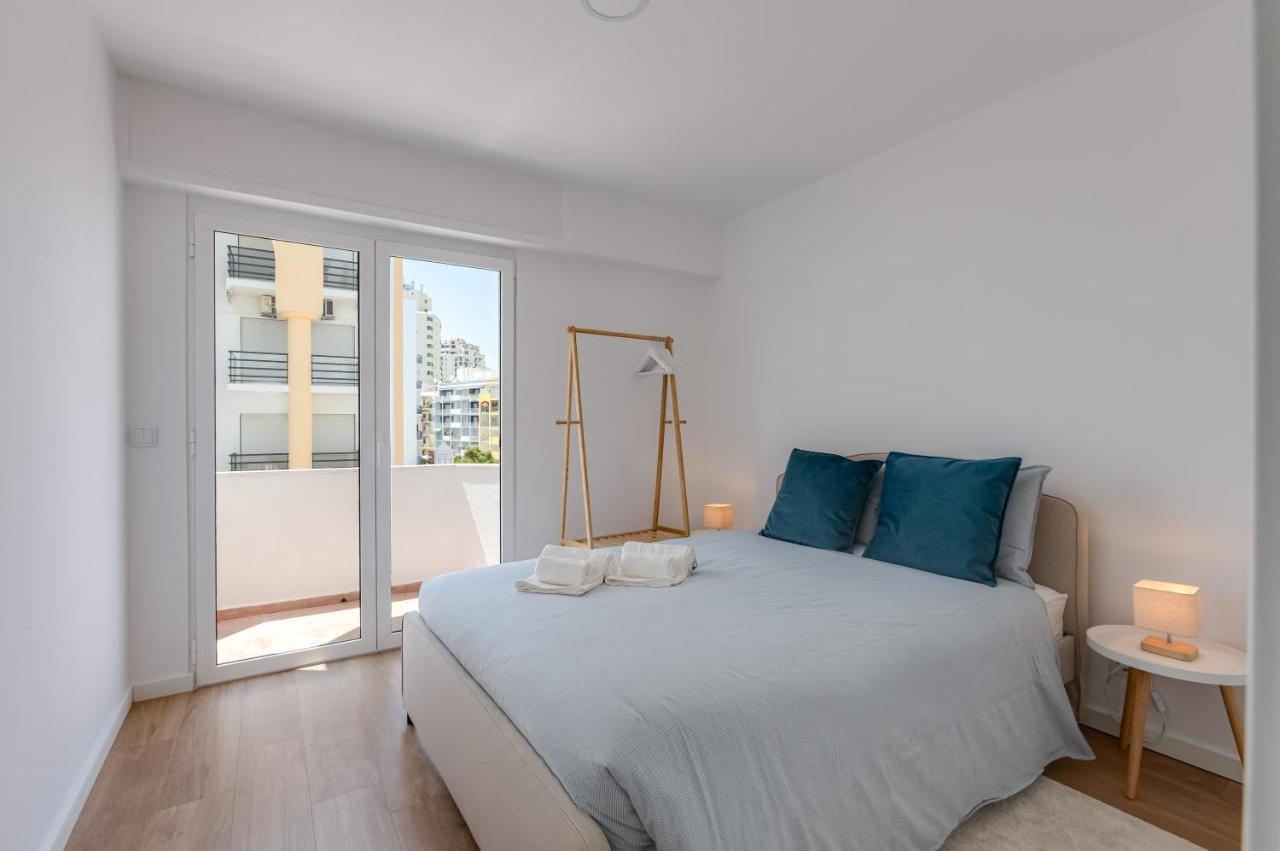 T2 Rosa Dos Ventos, A/c & Terrace - Casas & Papeis Armacao de Pera