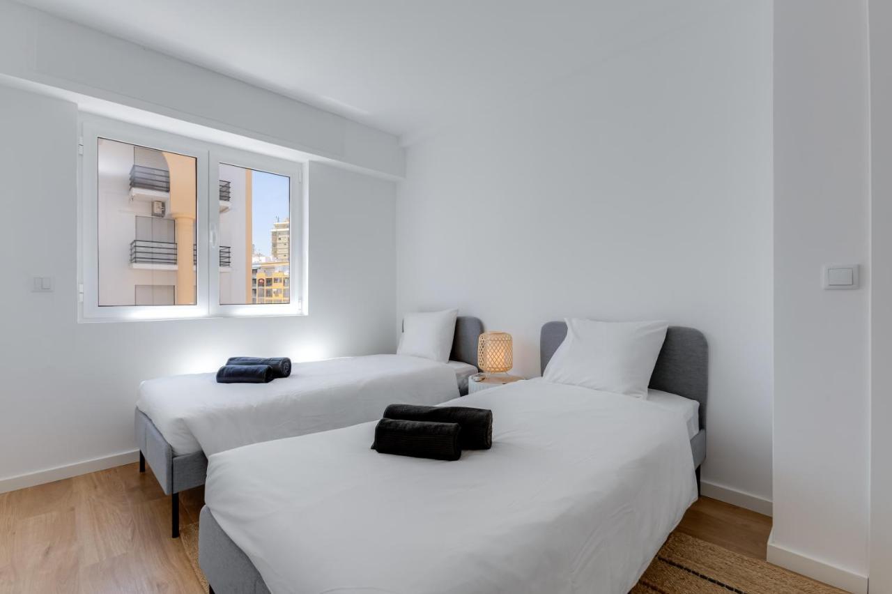 T2 Rosa Dos Ventos, A/c & Terrace - Casas & Papeis * Armacao de Pera