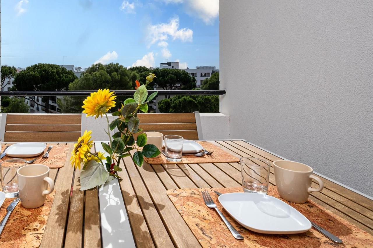 - Spacious With Swimming Pool & View Apartment Vilamoura