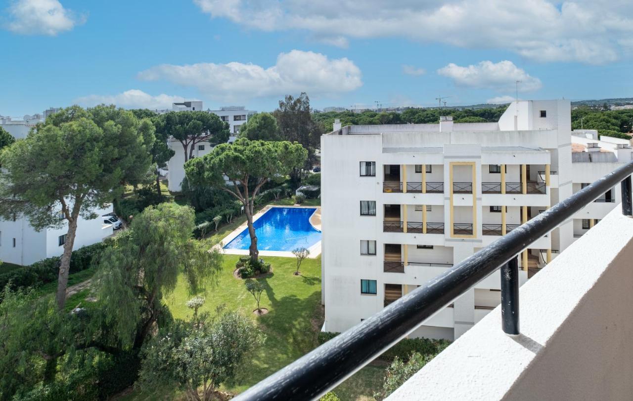 - Spacious With Swimming Pool & View Apartment Vilamoura