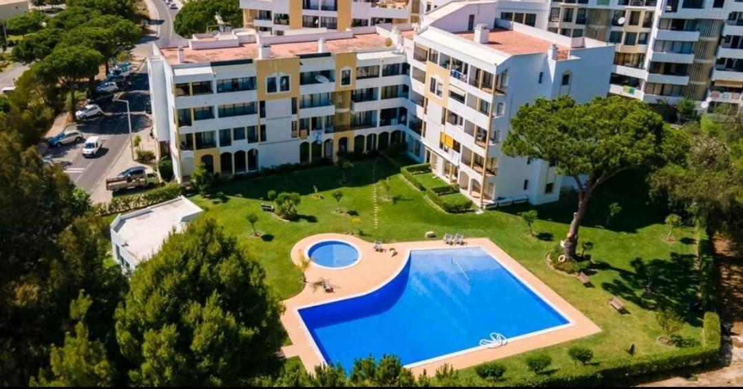 - Spacious With Swimming Pool & View Vilamoura