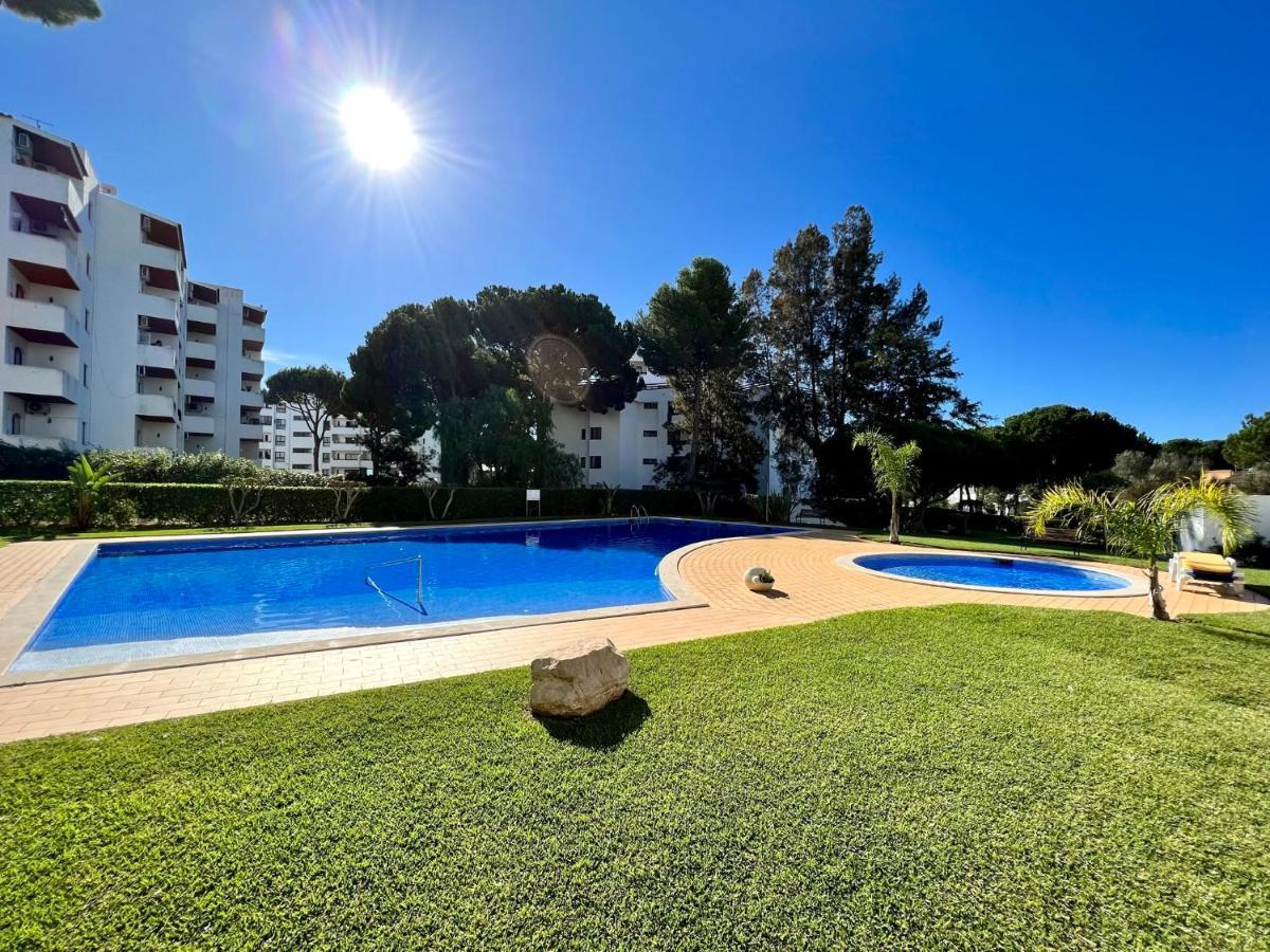 - Spacious With Swimming Pool & View Vilamoura