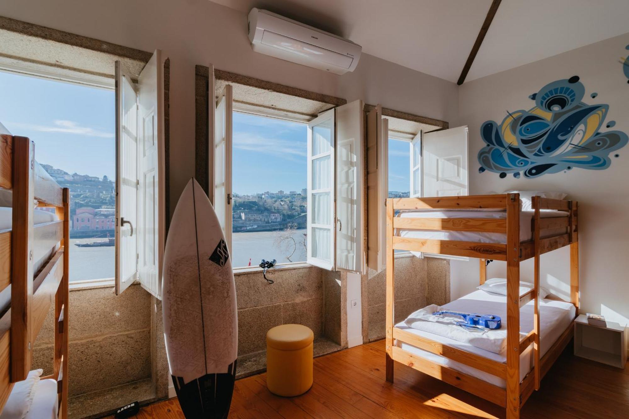 Happy & Hostal Oporto