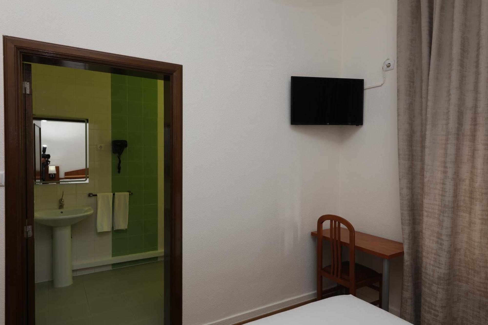 Pensao Praca Da Figueira Guest house 3*
