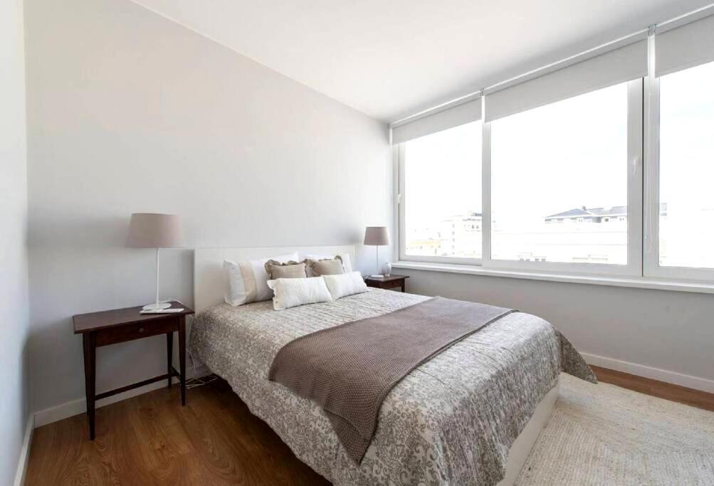 Apartment Elegant And Bright In
