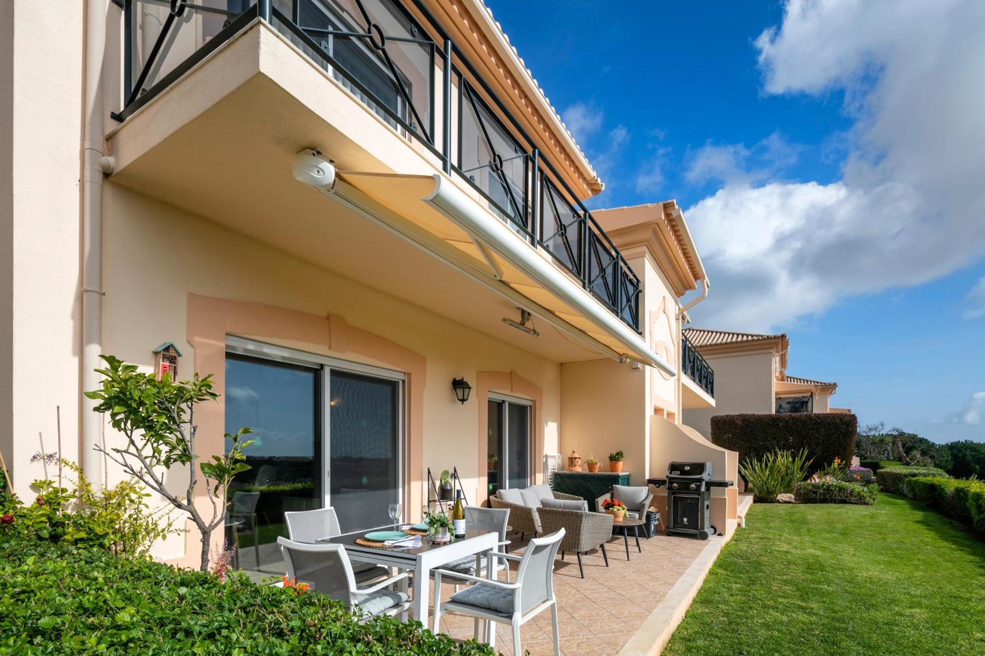 With Sunny Patio Boavista Golf & Apartamento *