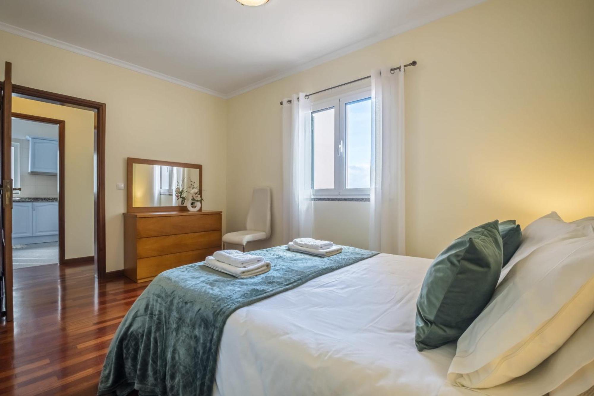 Sea View Apartment *
