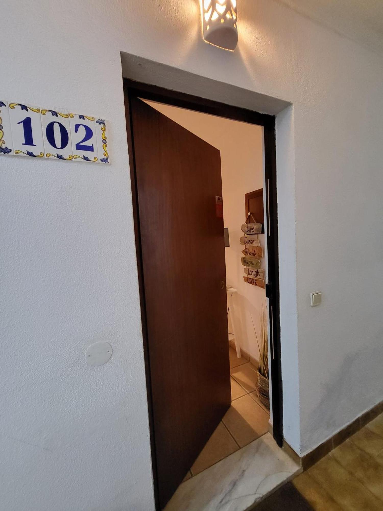 Apartamento Em Cima Da Praia - Carvoeiro - Algarve *