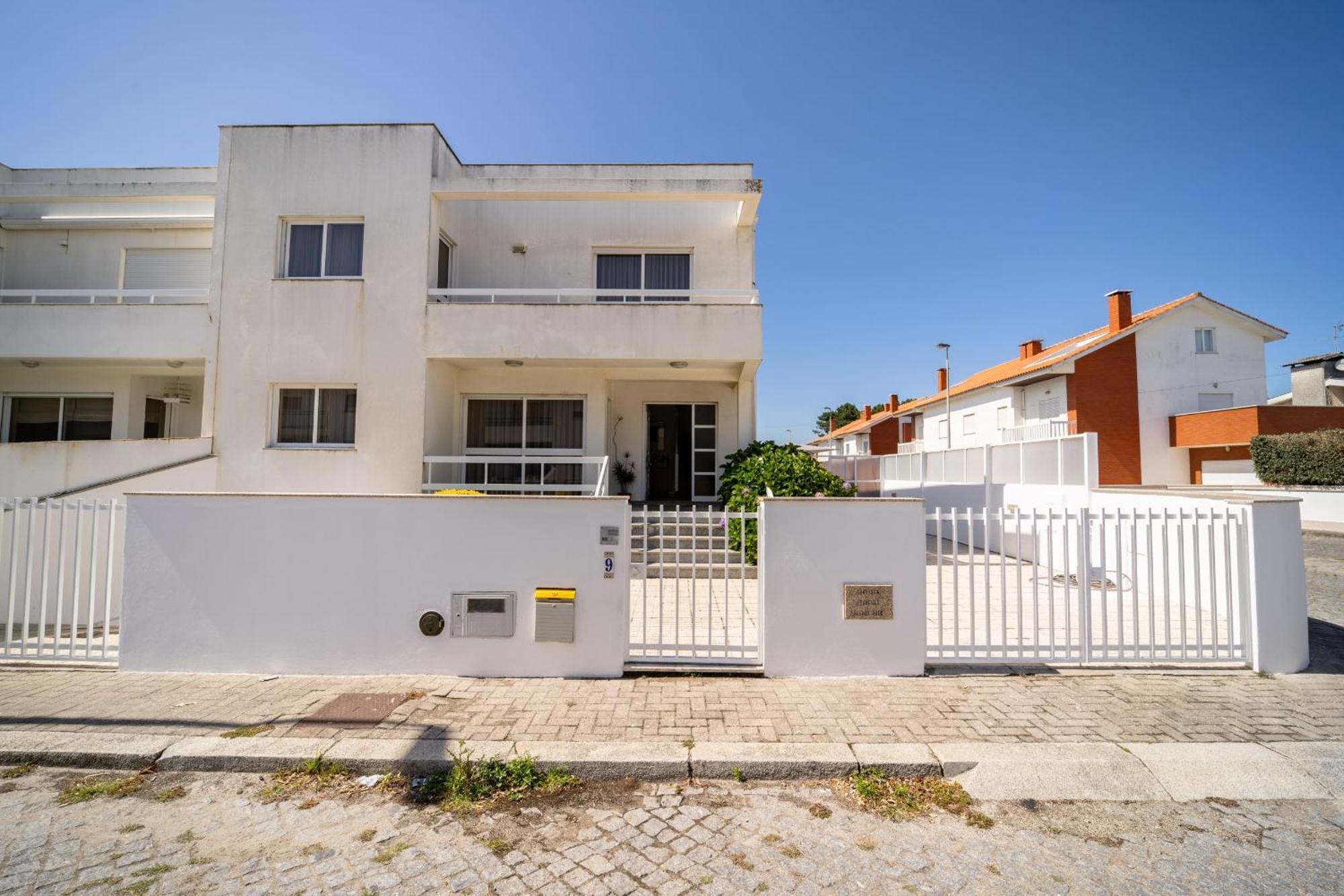 Marinhas - Moradia V4 Com Piscina Junto A By House And People * Esposende