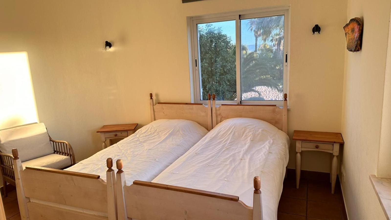 With Beautiful Views & Spacious Garden *