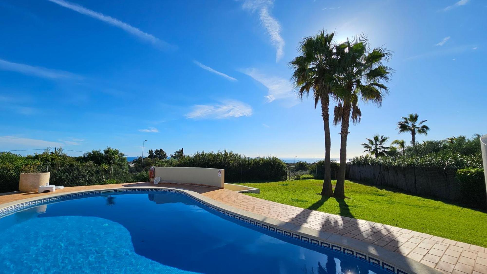 Villa With Beautiful Views & Spacious Garden *