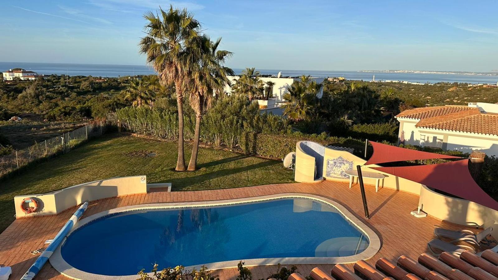 With Beautiful Views & Spacious Garden Villa Ferragudo (Faro)