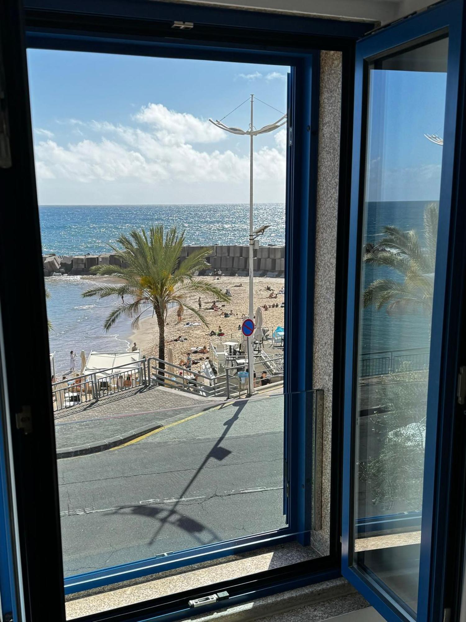 Chale Henrique - Beachfront At Calheta Appartement *