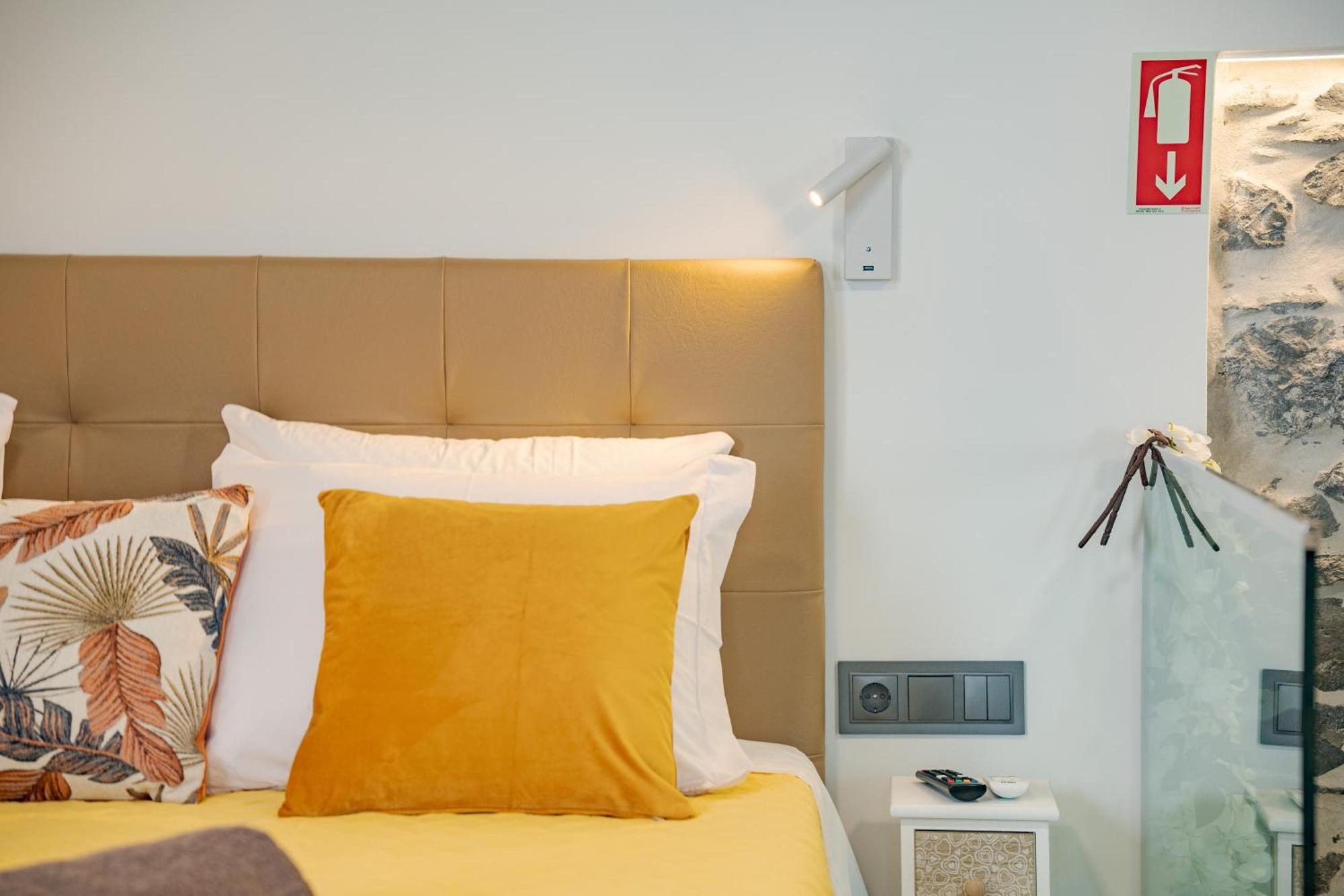 Chale Henrique - Beachfront At Calheta Appartement *