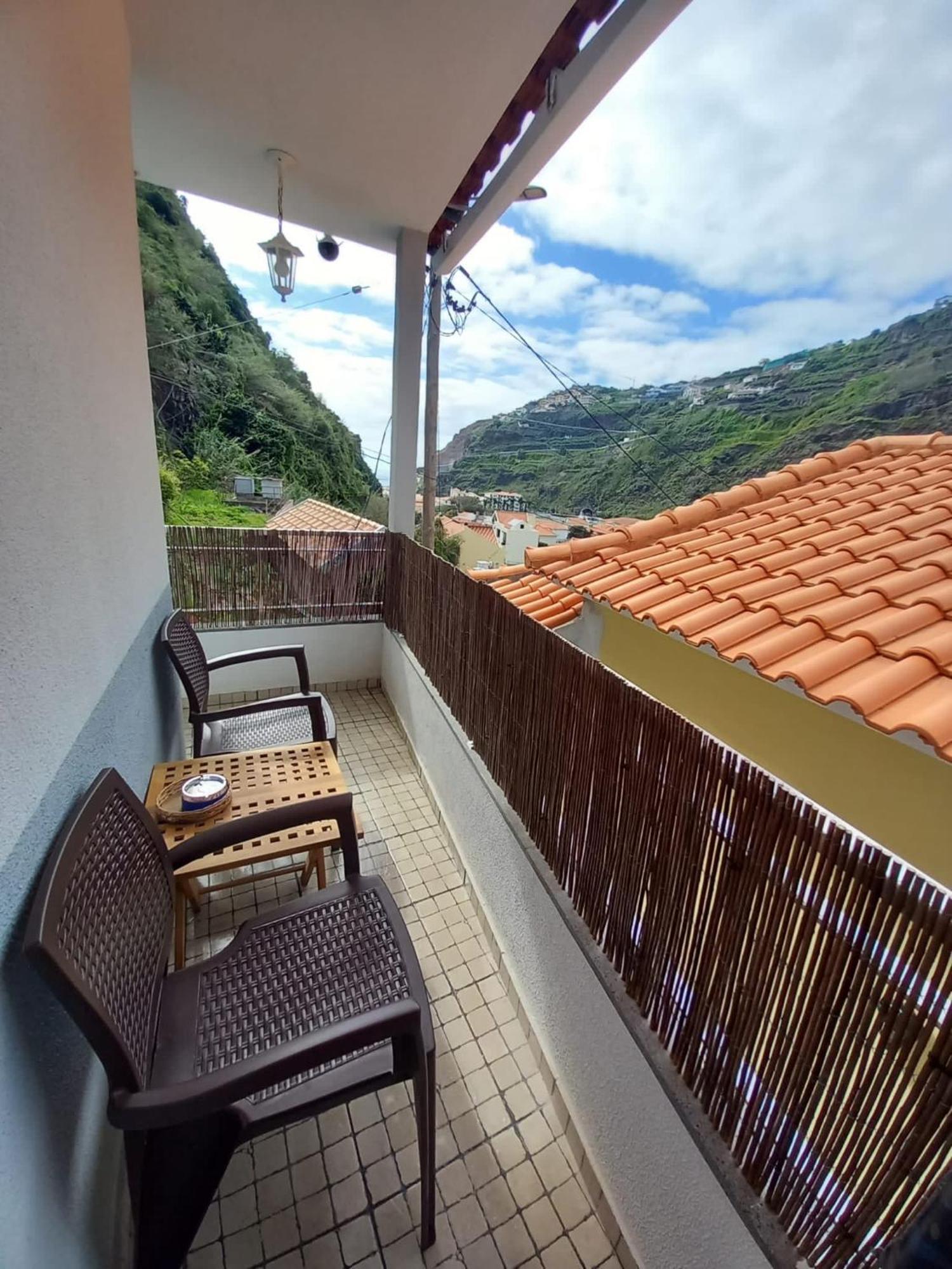 2 Bed , Sea View, 10 Minutes Walk To The Ribeira Brava