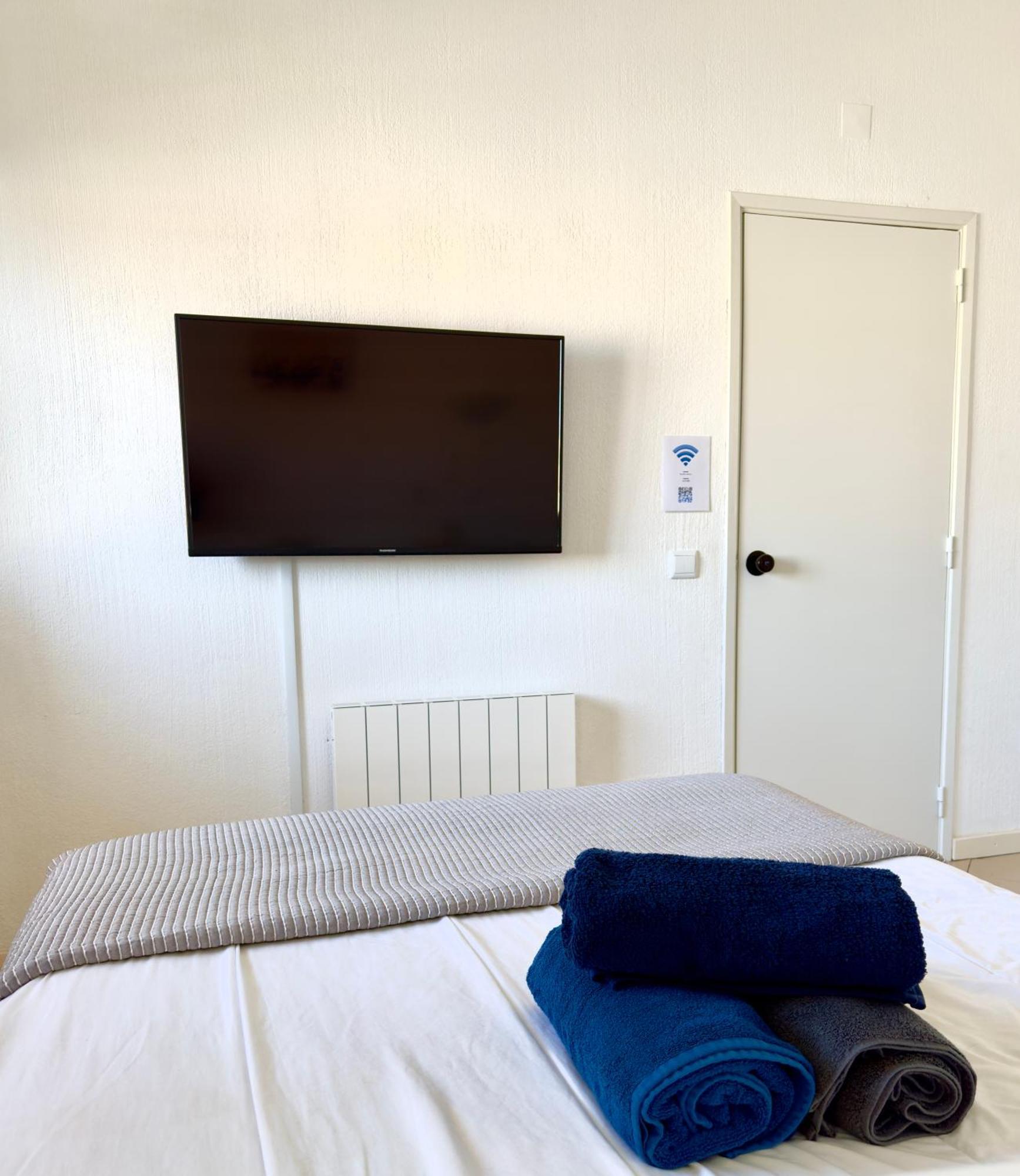 Les 3 Dauphins In Apartment