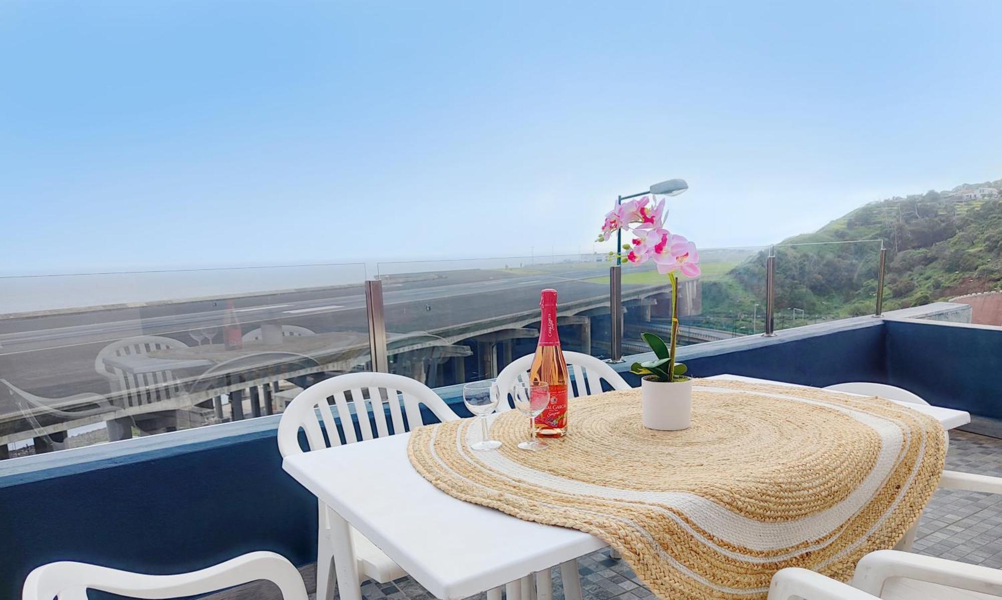 Gateone Al Airport View House Machico (Madeira)