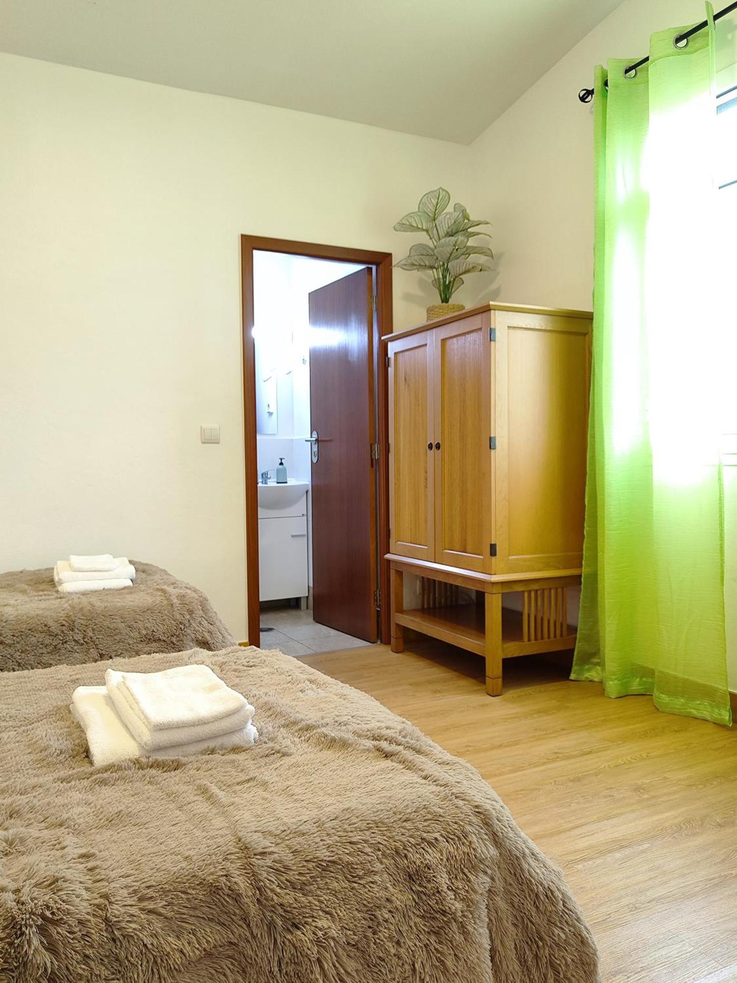 Gateone Al Airport View House *