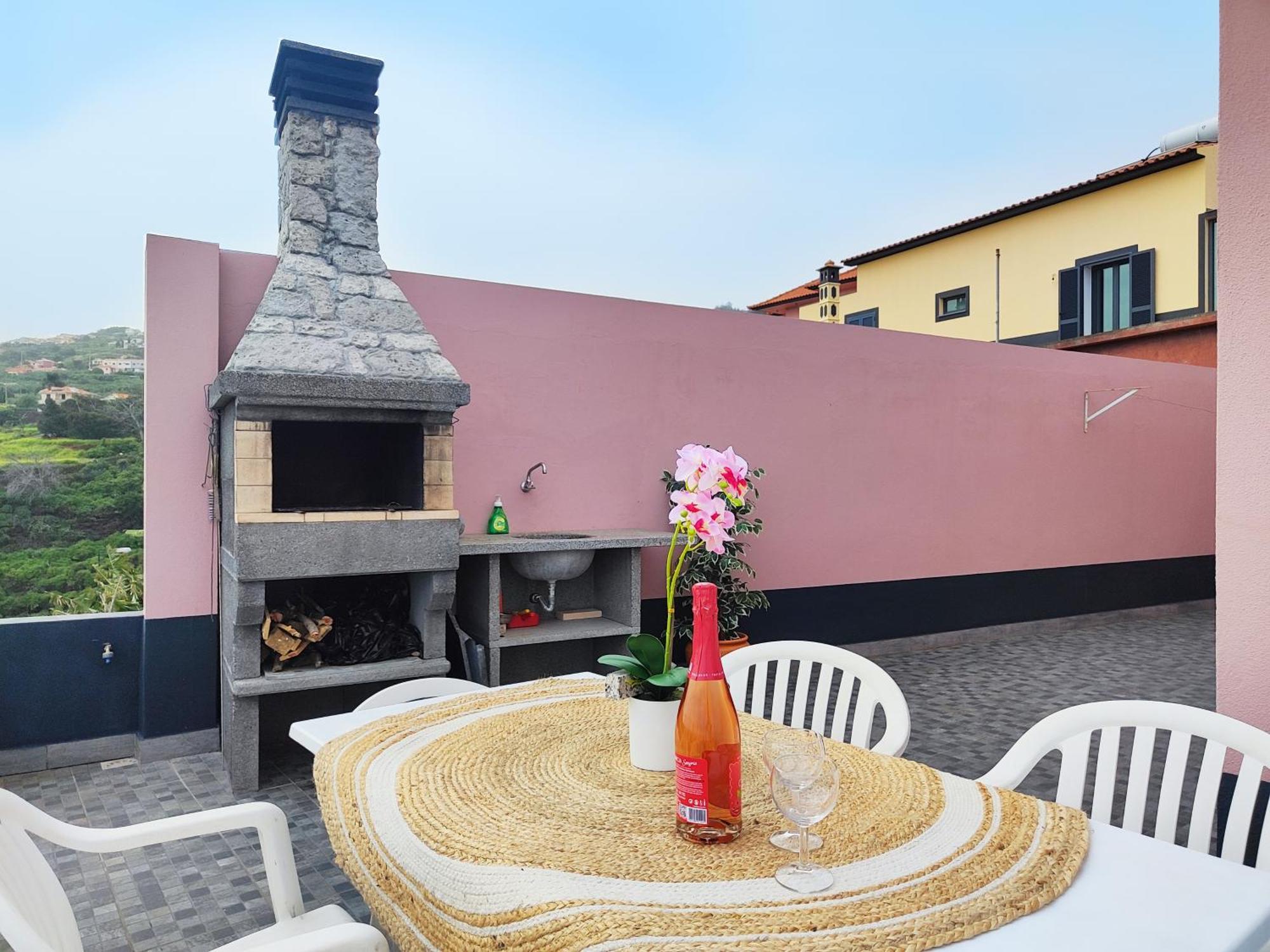 Gateone Al Airport View House * Machico (Madeira)