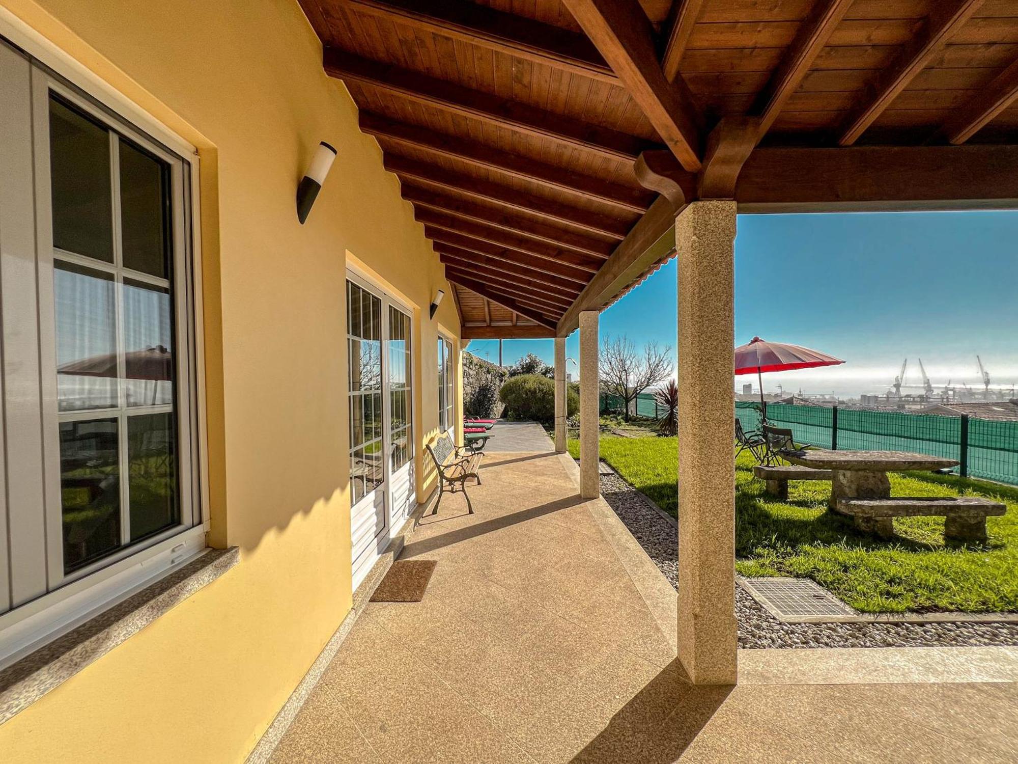 Lovely Sunny-house