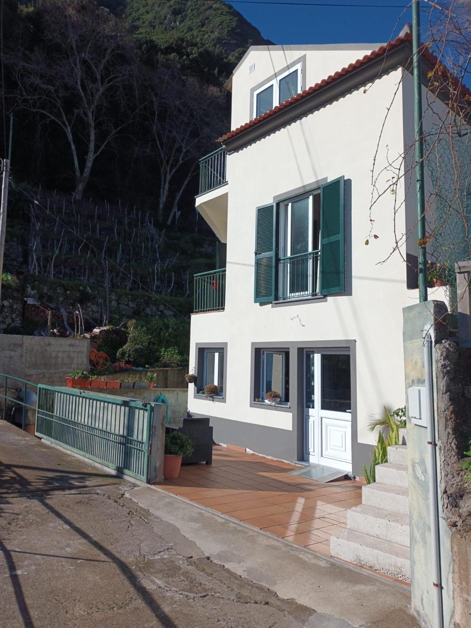 Sunrise Bay - Modern Flat With Stunning Views Seixal (Madeira)
