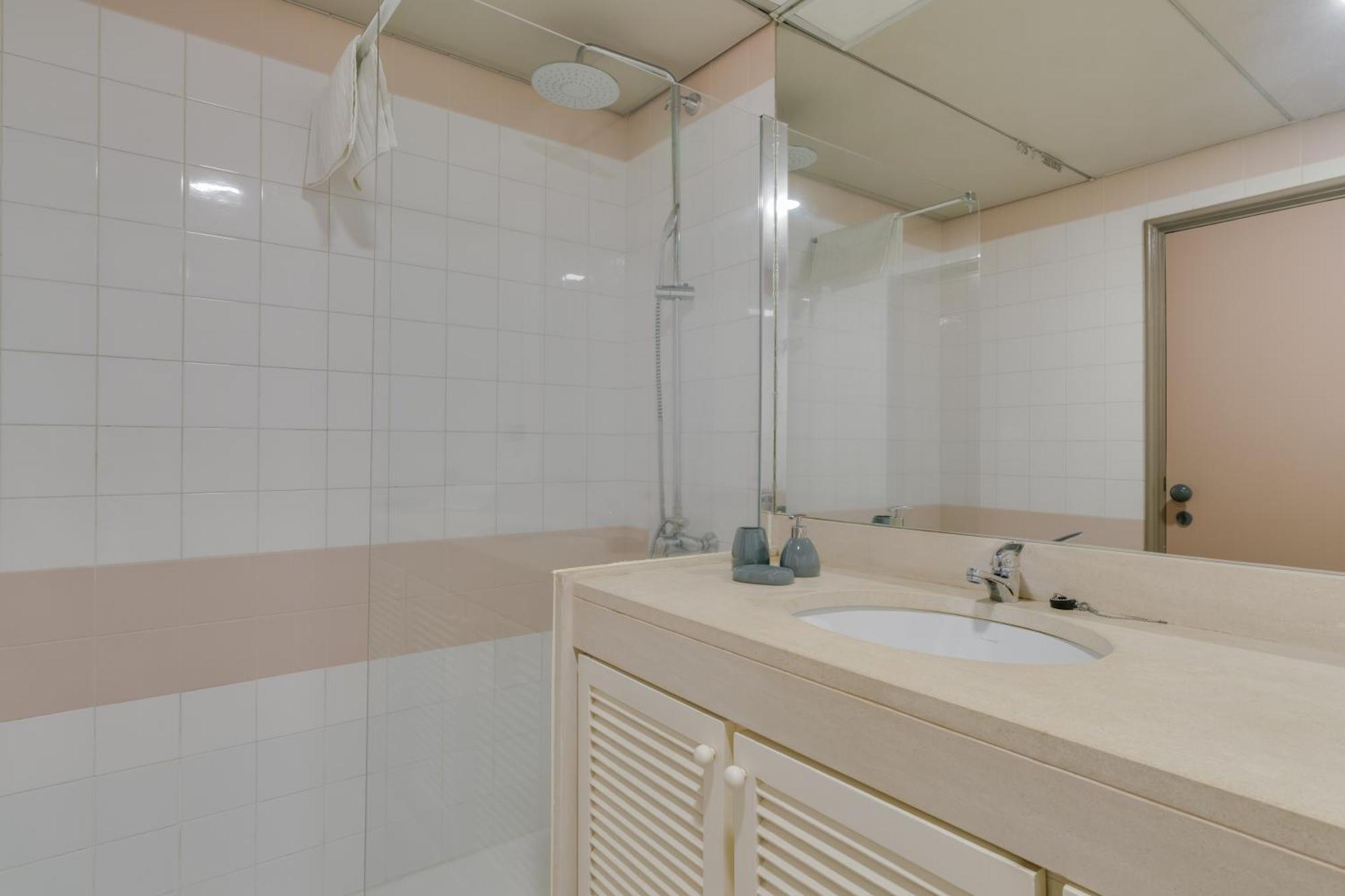 Avenida Arriaga 405 Apartment *