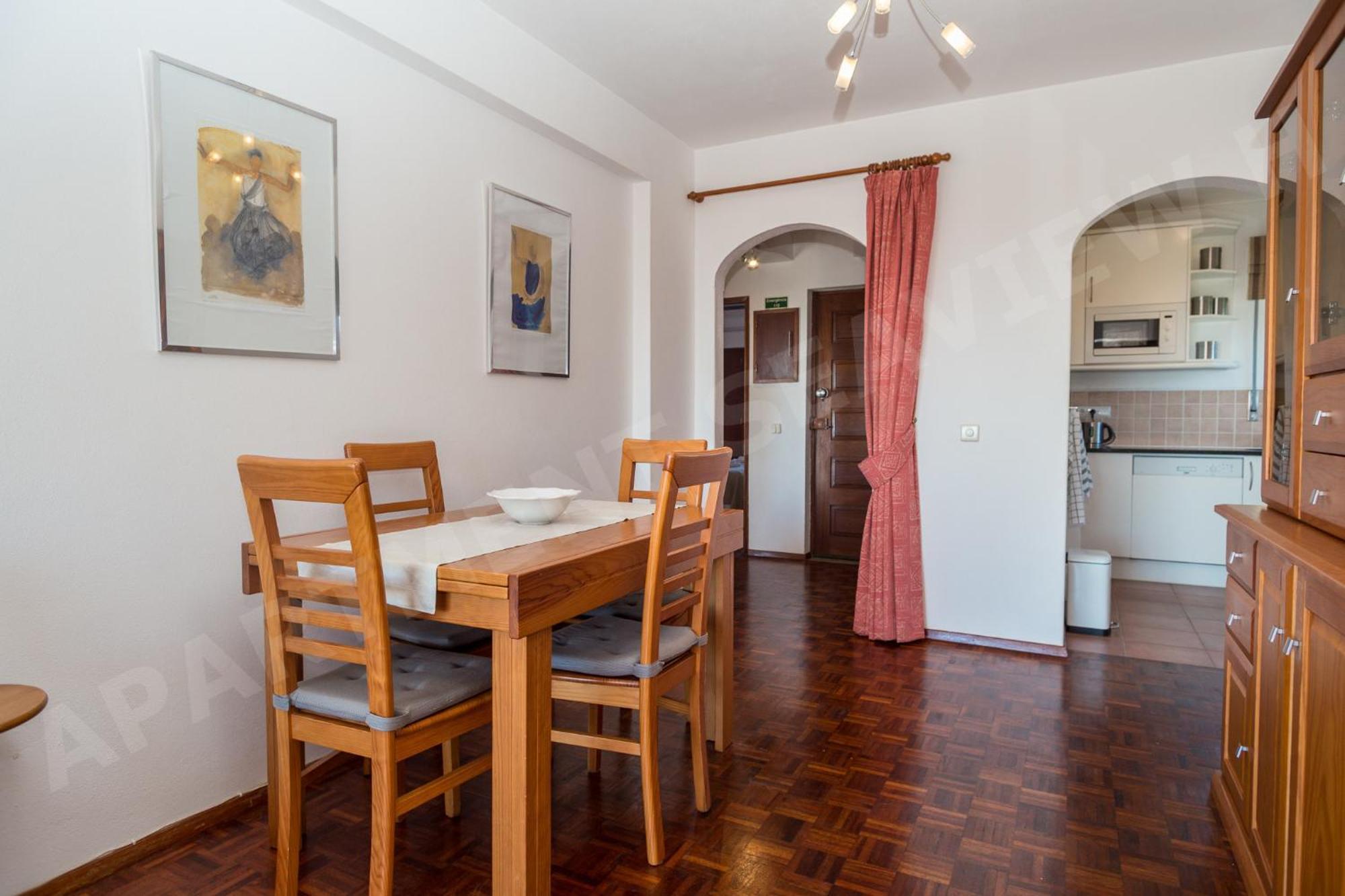 Seaview H Apartment *