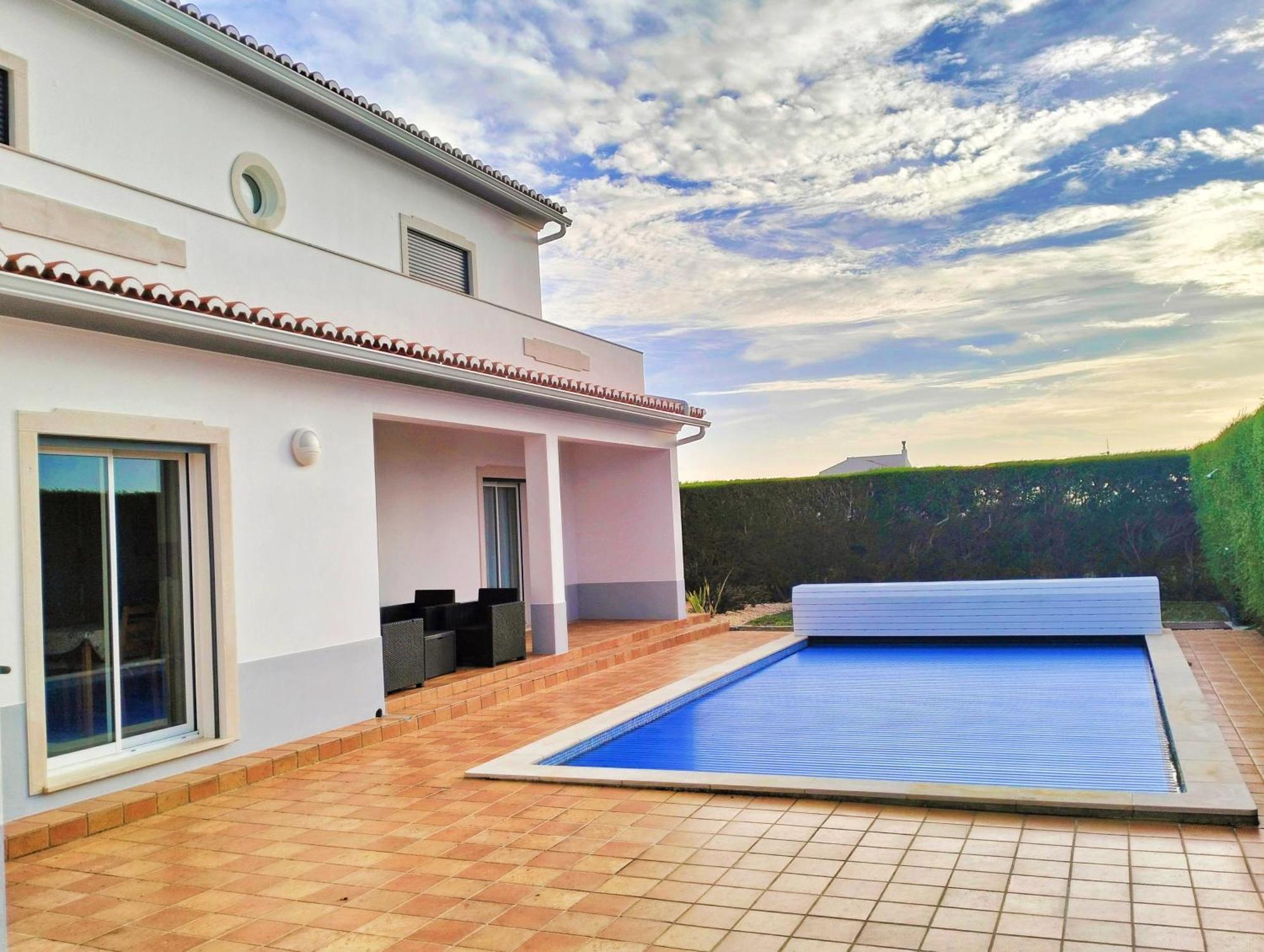 Andorinha With Private Pool In A Quiet Area Villa