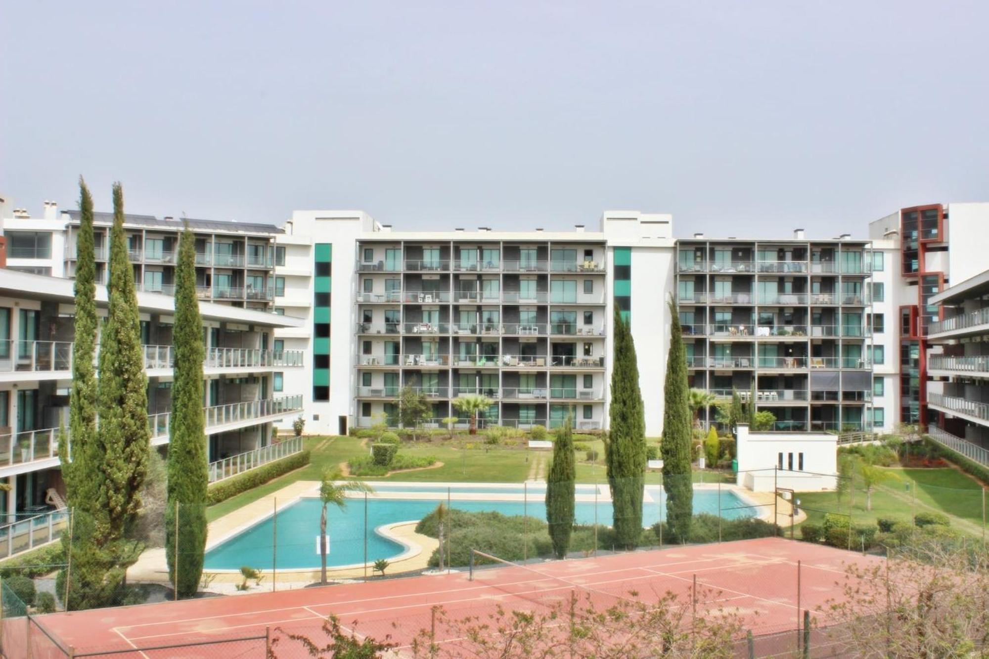 Apartment Residences Golf Club
