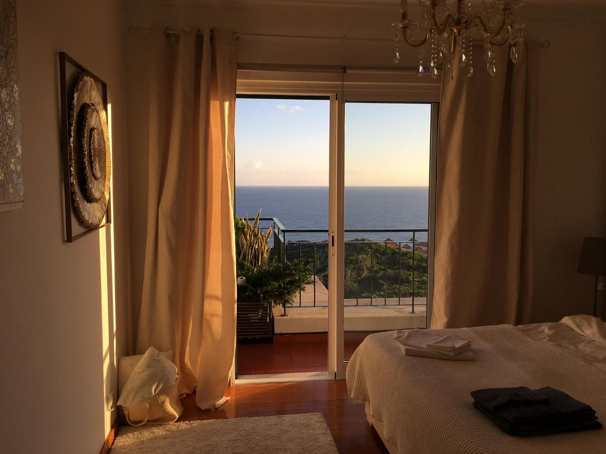 Oceanview Penthouse Apartment *