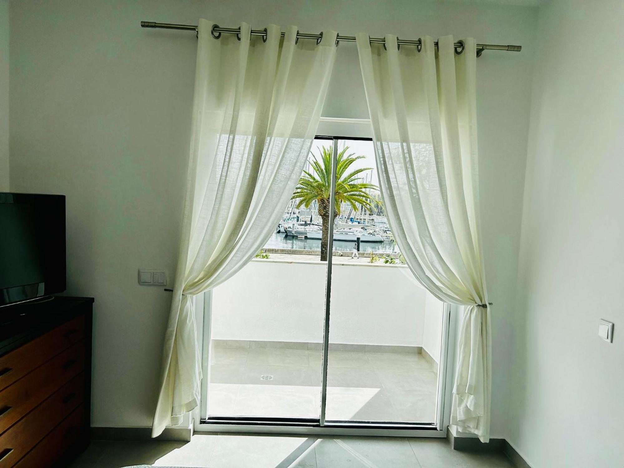 With Spectacular Views Of Marina Apartamento Lagos
