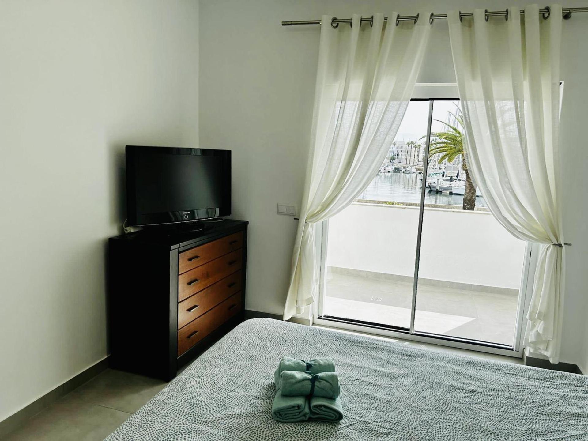 Apartamento With Spectacular Views Of Marina *