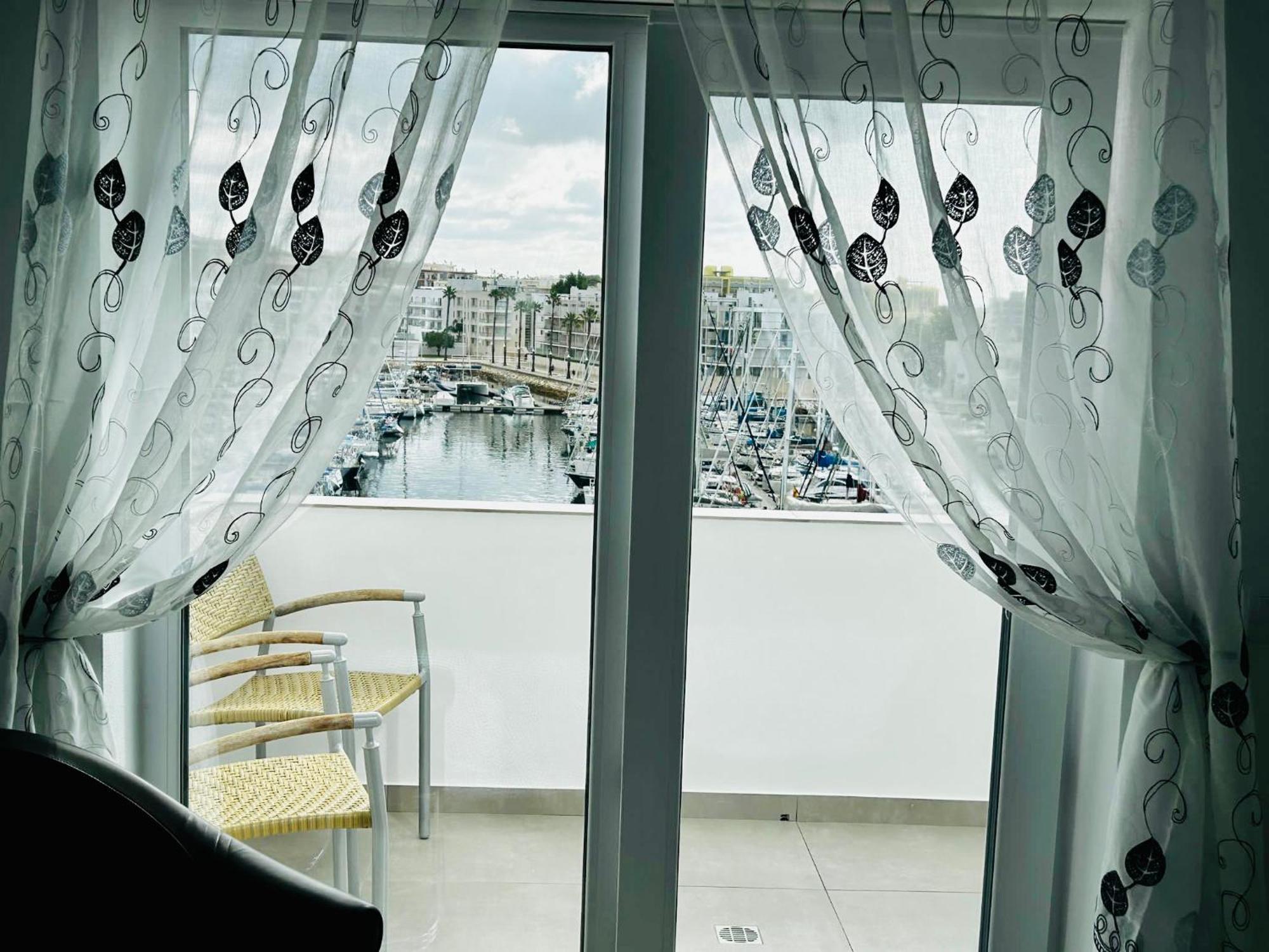 Apartamento With Spectacular Views Of Marina *