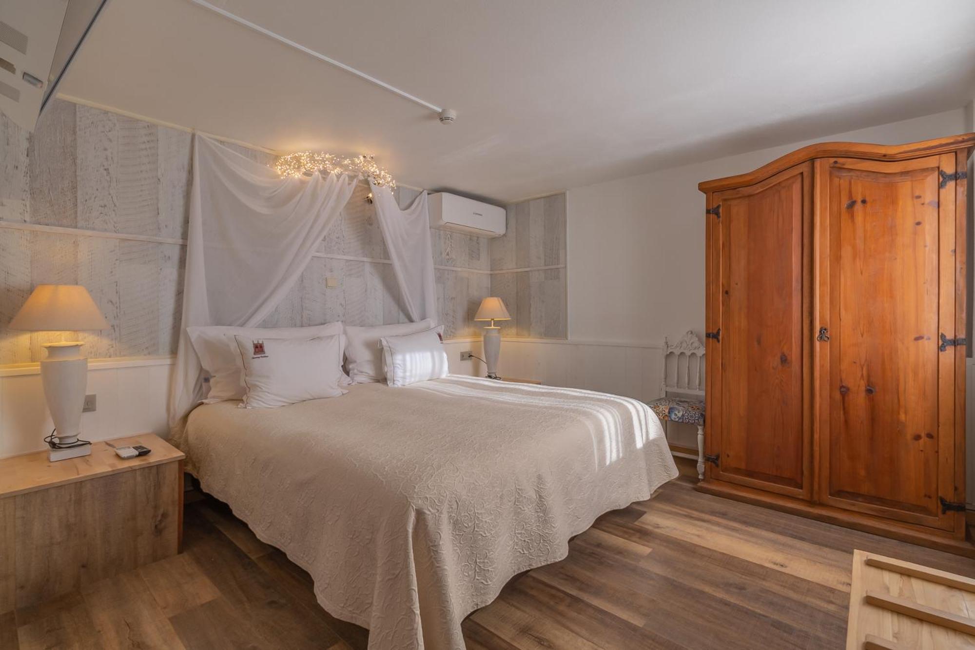 D. Dinis - Charming (adults Only) 2*