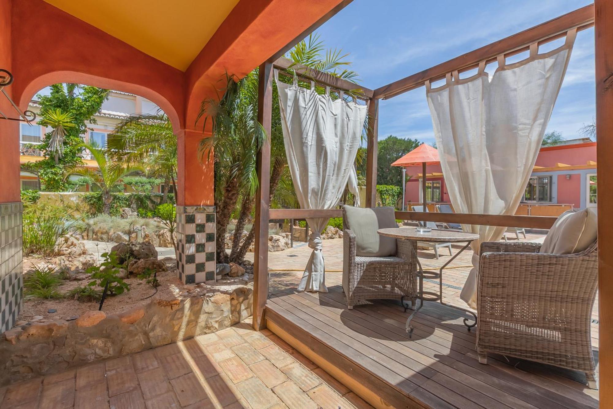 D. Dinis - Charming (adults Only) Lagos