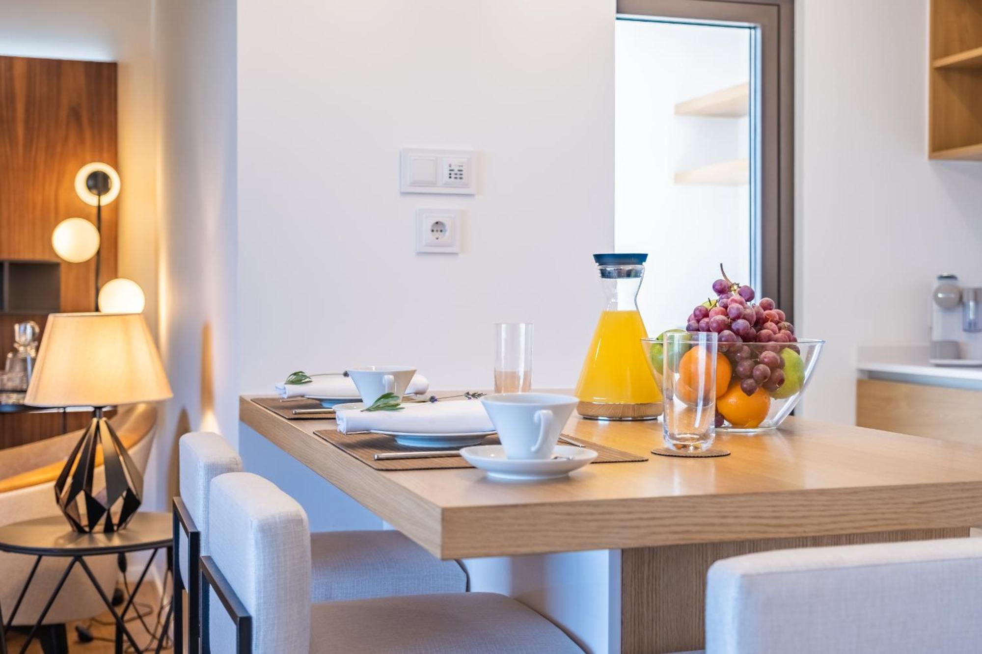 Maha By Kaamah - 2 Bedroom Oceanview Designer Apartment Funchal (Madeira)