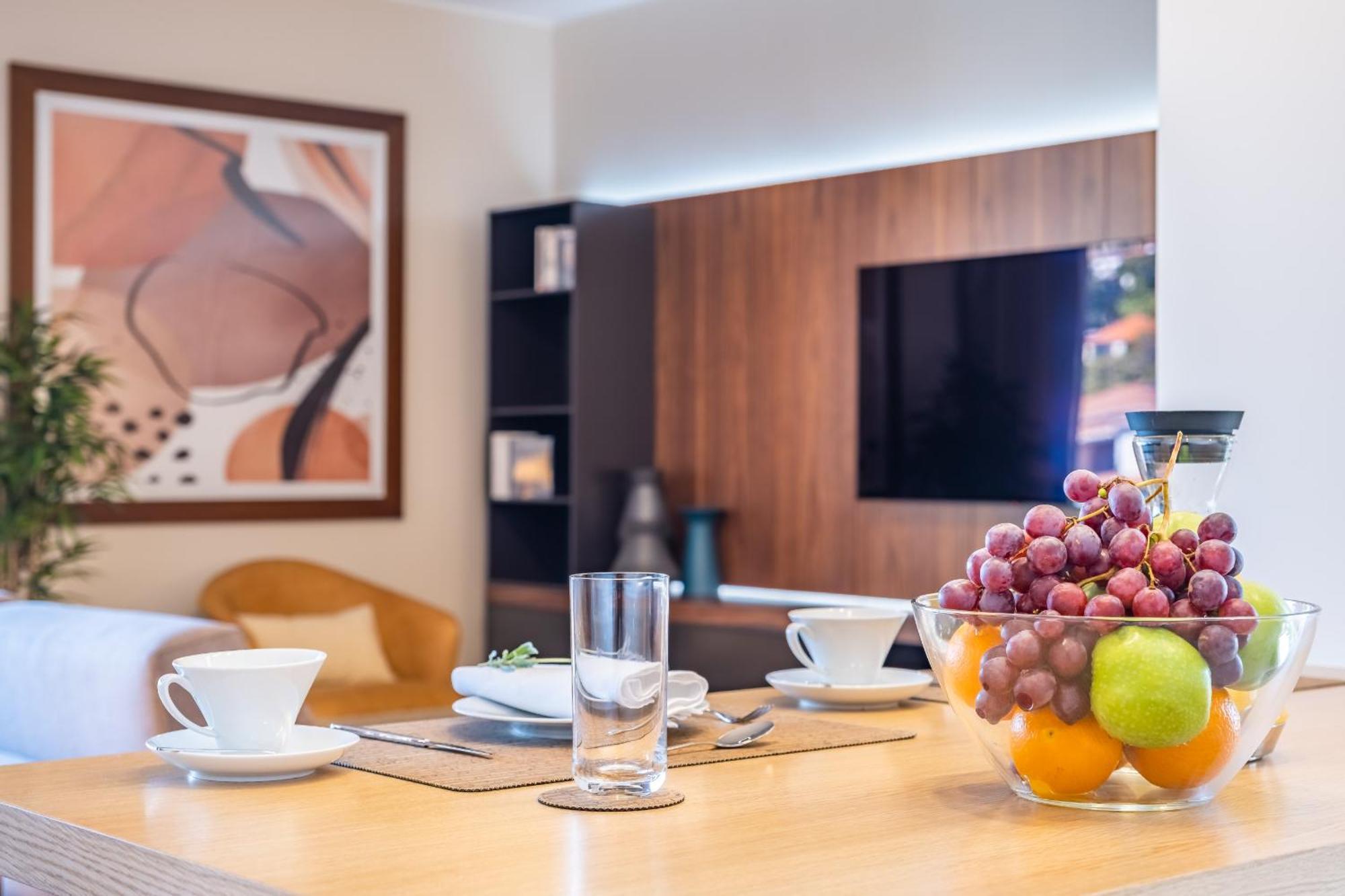 Maha By Kaamah - 2 Bedroom Oceanview Designer Apartment Funchal (Madeira)