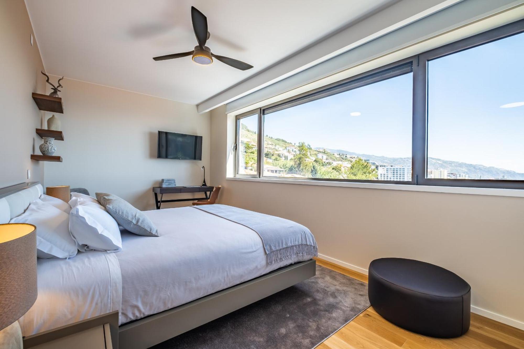Maha By Kaamah - 2 Bedroom Oceanview Designer Apartment Funchal (Madeira)