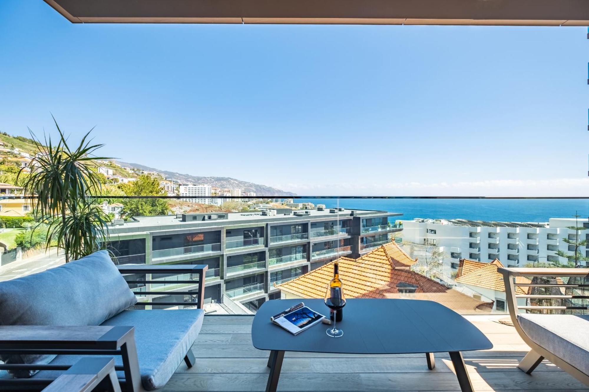 Maha By Kaamah - 2 Bedroom Oceanview Designer * Funchal (Madeira)