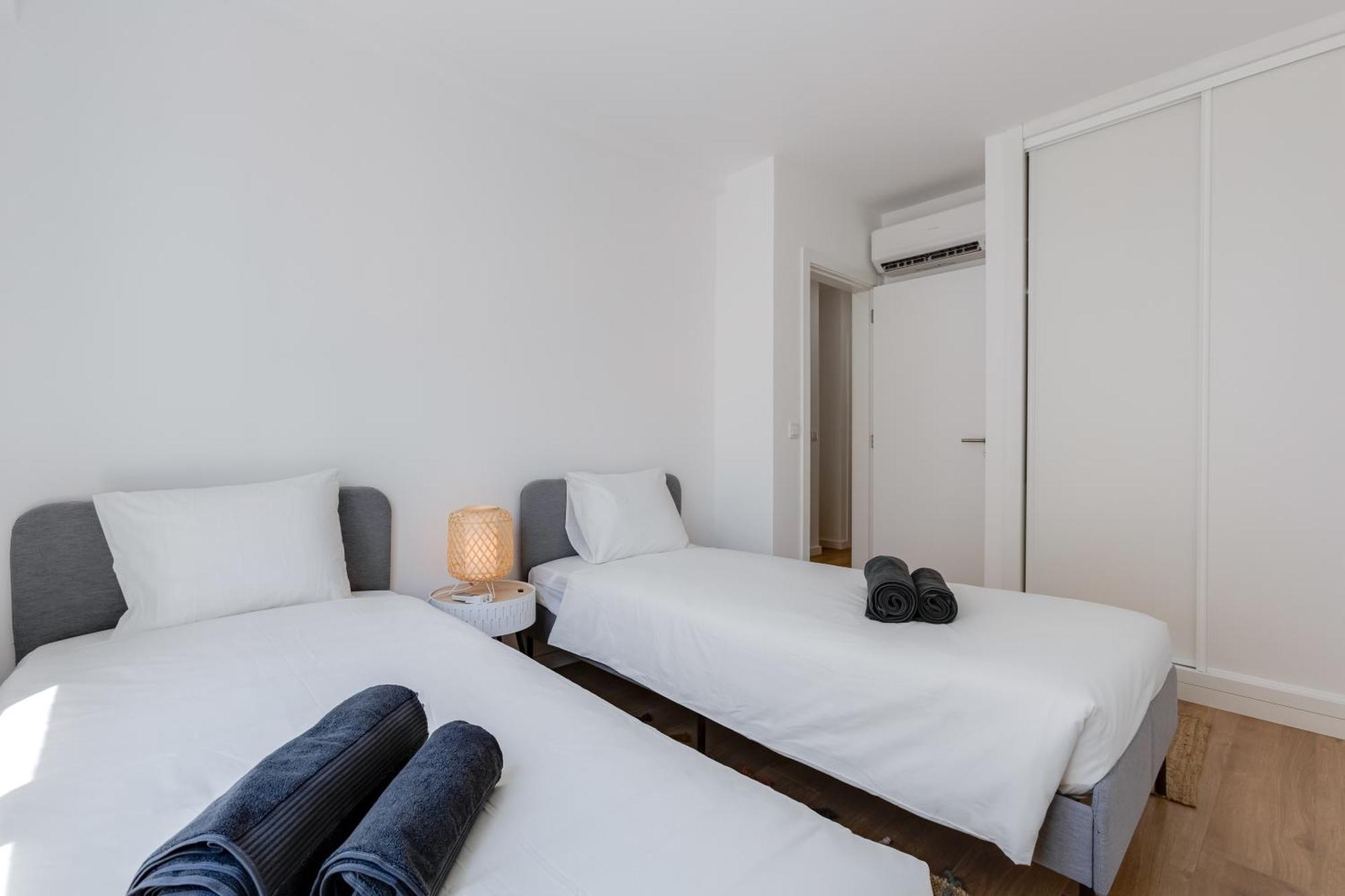 Apartment T2 Rosa Dos Ventos, A/c & Terrace - Casas & Papeis Armacao de Pera